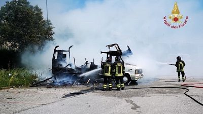 Camper rom in fiamme, compagna confessa Camper rom in fiamme, compagna confessa