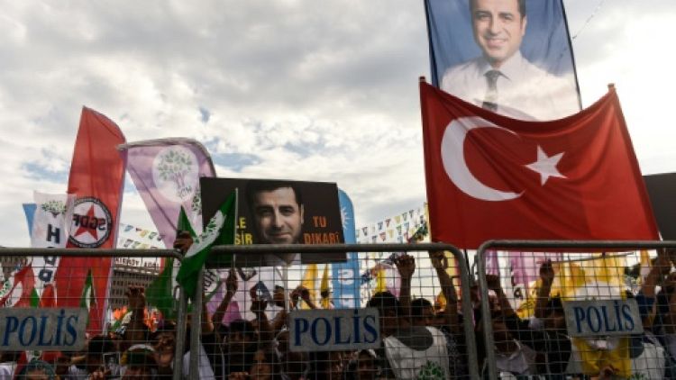 Turquie: depuis sa prison, le candidat kurde à la présidentielle attaque Erdogan à la TV d'Etat