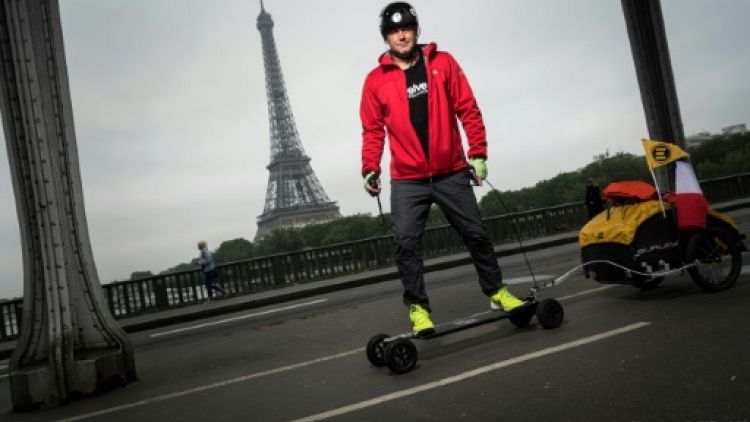 De San Francisco à Pékin en skate électrique "pour voir comment le monde a changé"