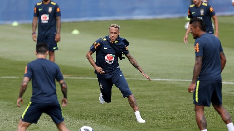Neymar, allenamento dura solo 15'