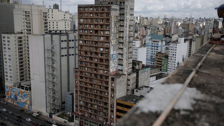 After tower blaze, little help for Sao Paulo squatters