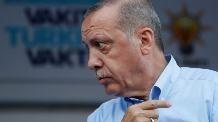 منافسو إردوغان في الانتخابات يكافحون لتوصيل أصواتهم في الإعلام التركي