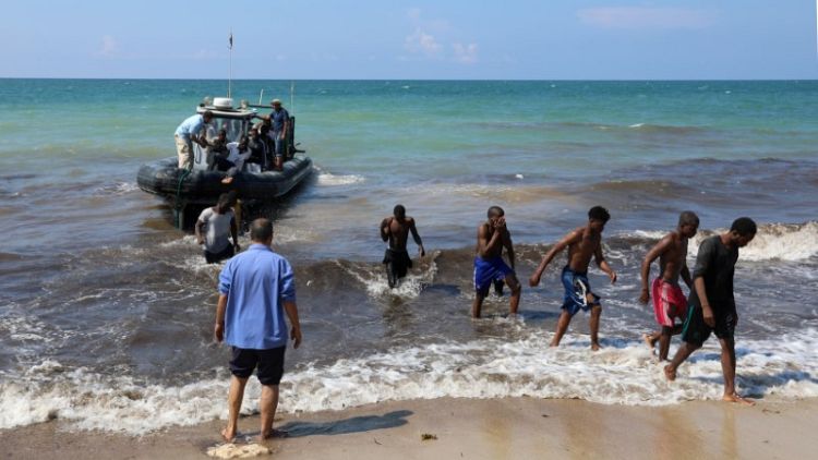 خفر السواحل الليبي ينقذ 301 مهاجر كانوا في طريقهم لأوروبا