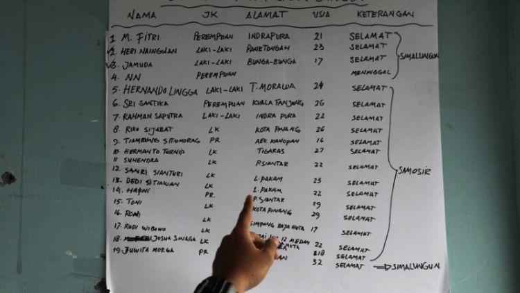 إندونيسيا تستجوب قبطان عبارة غارقة وتوسع عملية البحث عن ضحايا