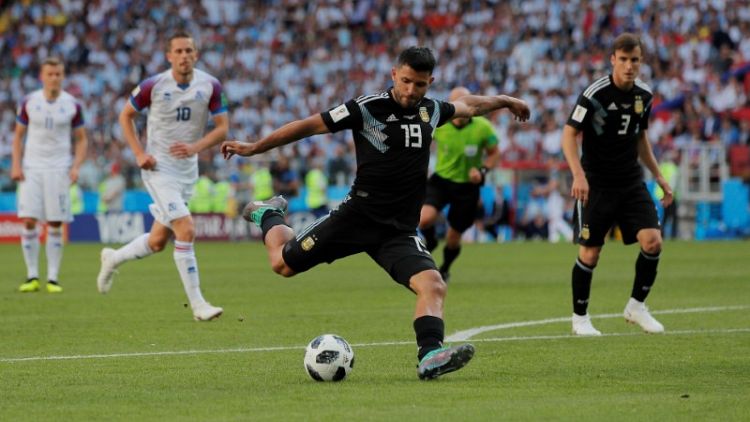 اجويرو يقود هجوم الأرجنتين أمام كرواتيا في كأس العالم