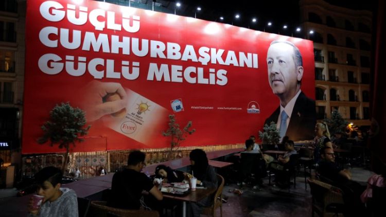 تركيا تحظر مراقبين أوروبيين اثنين على الأقل قبل انتخابات الأحد