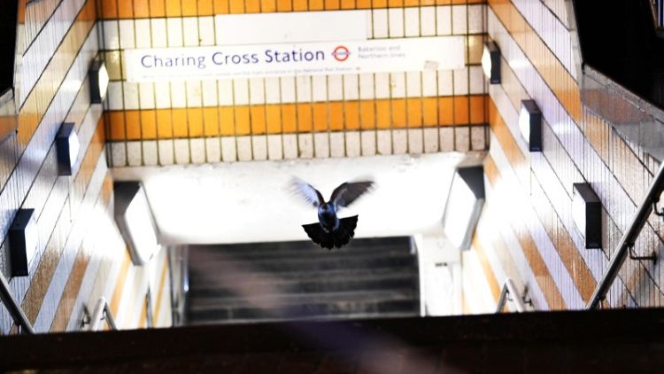 الشرطة: إخلاء محطة تشيرينج كروس في لندن بعد أنباء عن وجود رجل يحمل قنبلة