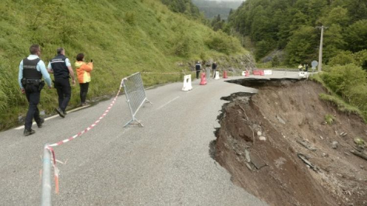Cyclisme: route effondrée en Béarn, le tracé de l'étape du Tour de France pas remis en cause