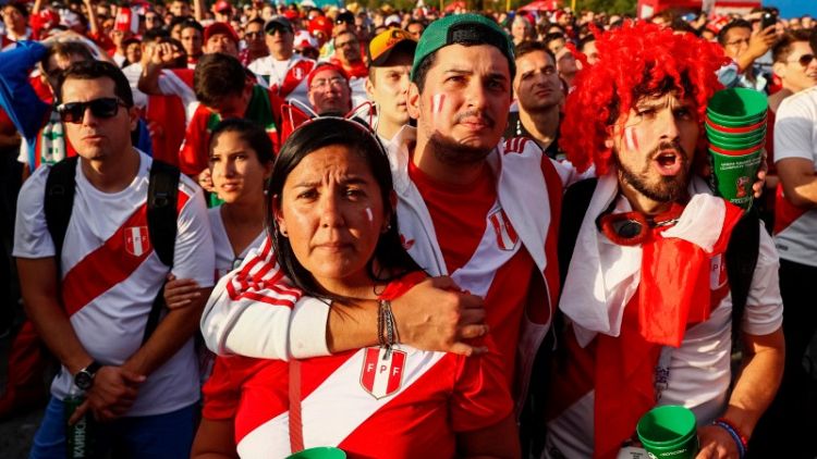 عقدة بيرو تلازمها كالعادة وتحرم مشجعيها من الاحتفال