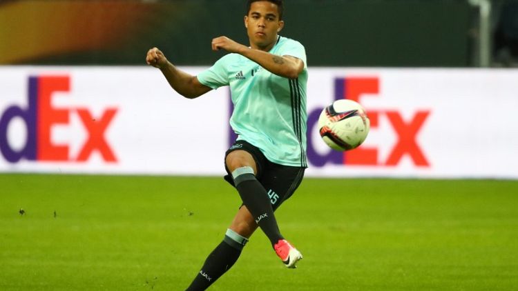 Roma confirm signing of Dutch winger Kluivert