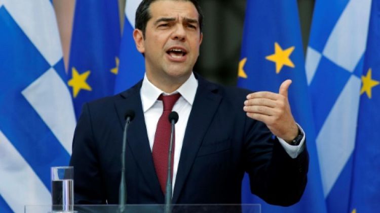 Grèce : un accord, une cravate, et déjà la promesse de plus de justice sociale