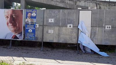 Manifesti Signorini strappati Falconara Manifesti Signorini strappati Falconara