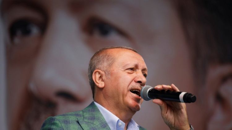 الرئيس التركي ومنافسه الرئيسي يختتمان الحملات الانتخابية قبل التصويت