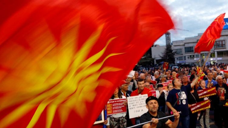 أكثر من ألف مقدوني يحتجون على تغيير اسم بلدهم