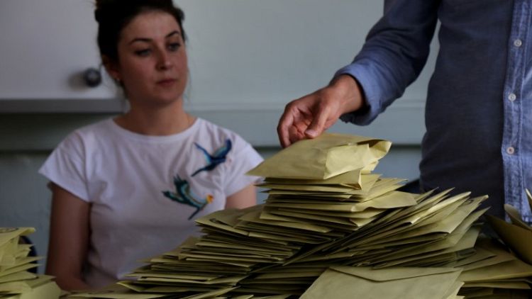 تلفزيون: الإقبال على التصويت في انتخابات تركيا بلغ 87%