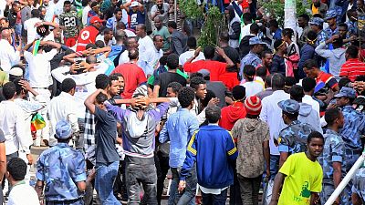 الشرطة الإثيوبية تحتجز 30 شخصا بعد الهجوم على حشد لرئيس الوزراء
