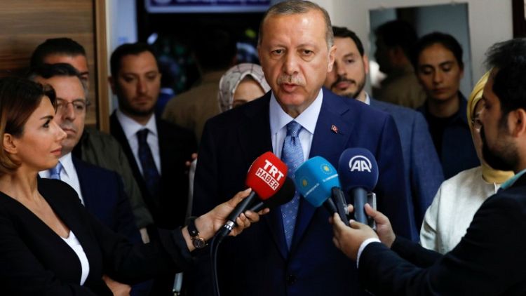 إردوغان يعلن فوزه في الانتخابات ويقول لا تراجع عن تقدم تركيا