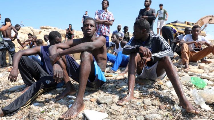خفر السواحل الليبي ينتشل نحو ألف مهاجر في 3 عمليات خلال يوم واحد