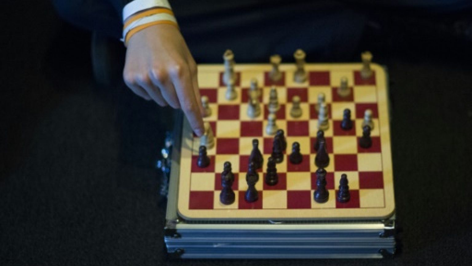 À douze ans, un jeune Indien devient grand maître des échecs