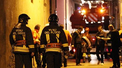Per fuggire a agenti apre bombola di gas Per fuggire a agenti apre bombola di gas