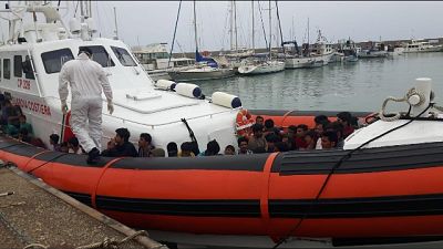 Soccorsa barca a vela con 40 migranti