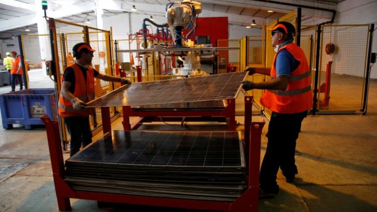 افتتاح أول مصنع في أوروبا لإعادة تدوير الألواح الشمسية في فرنسا