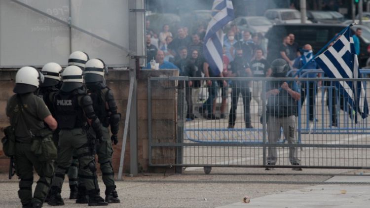 يونانيون يشتبكون مع الشرطة احتجاجا على اتفاق تغيير اسم مقدونيا