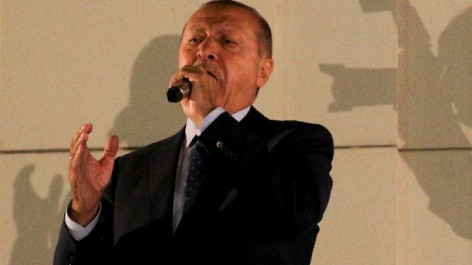 Macron congratulates Turkey's Erdogan, urges calmer dialogue