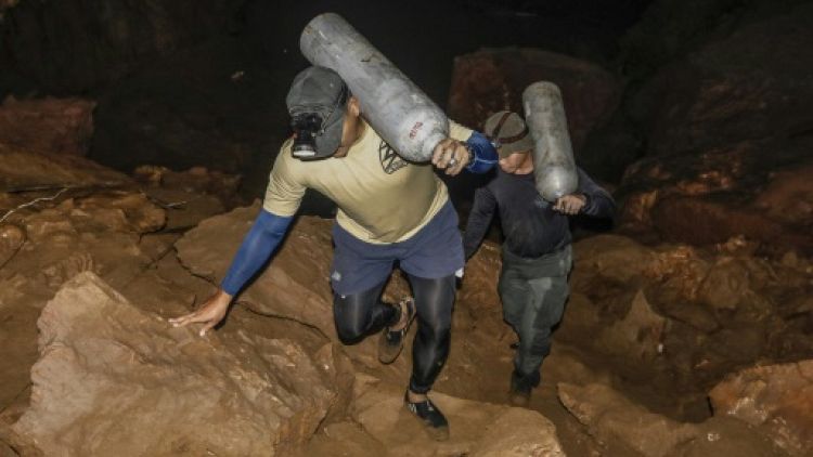 Thaïlande: toujours aucune nouvelle des 12 enfants piégés dans une grotte