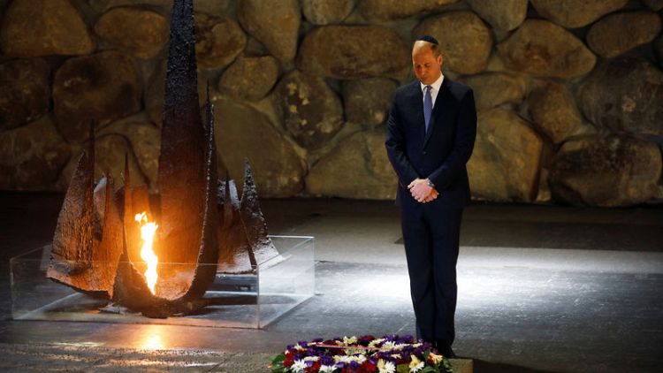 الأمير وليام يبدأ جولته بإسرائيل بزيارة نصب ضحايا المحرقة