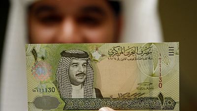 الدينار البحريني ينخفض لأدنى مستوى في 17 عاما