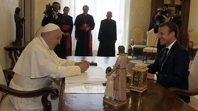 Macron in Vaticano, incontro con il Papa