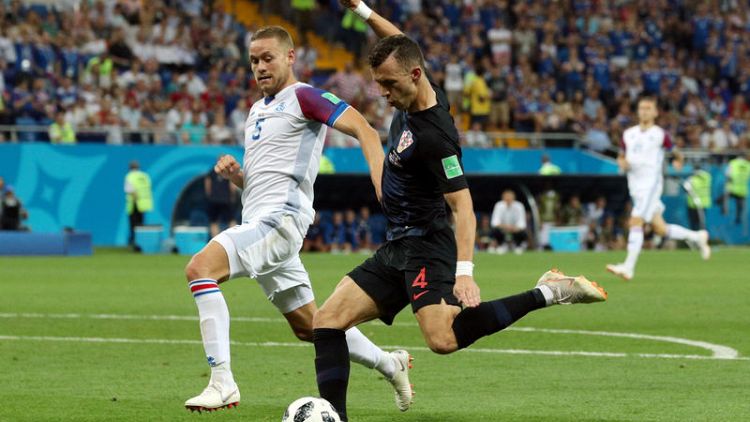 Bold Iceland change tack but come up short