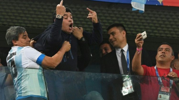 Mondial-2018 - Argentine-Nigeria: Maradona entre danse, doigts d'honneur et malaise