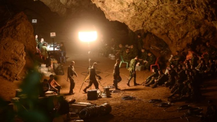 Enfants piégés dans une grotte en Thaïlande: la pluie freine les sauveteurs