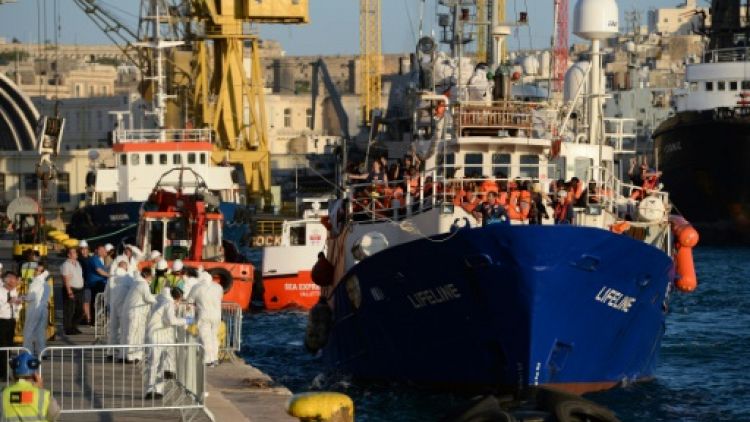 Migrants: fin de l'odyssée du Lifeline à Malte