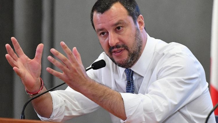 Salvini, daremo 12 motovedette a Libia