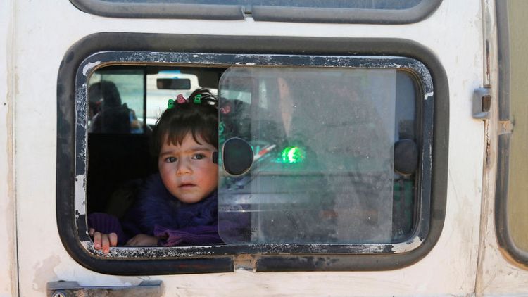 Several hundred Syrian refugees in Lebanon begin returning to Syria