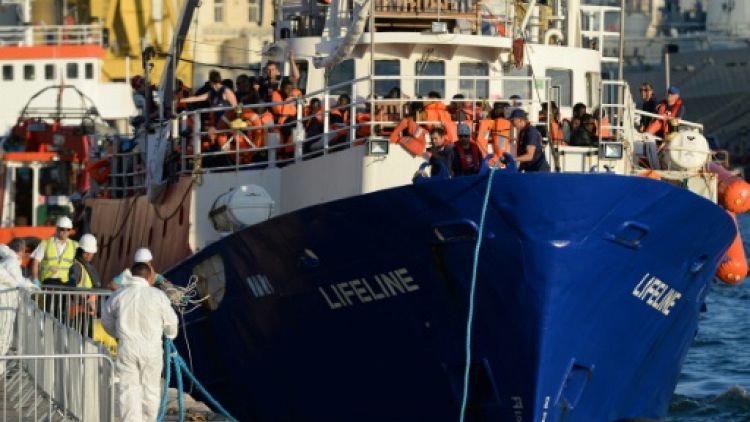Migrants: l'ONG Lifeline assure coopérer avec les autorités maltaises