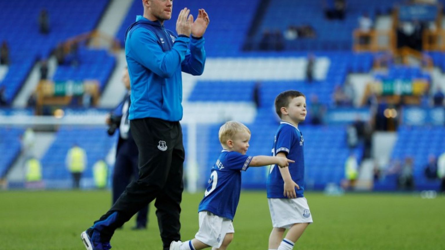 Rooney leaves Everton to join DC United