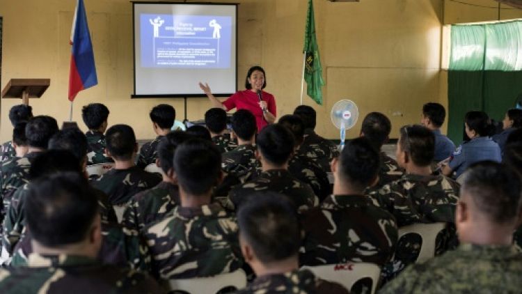 Aux Philippines, des camps d'entraînement pour démonter les fausses nouvelles