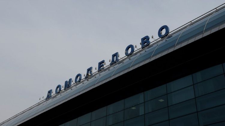 السلطات الروسية: احتجاز رجل في مطار بموسكو بعد تهديد كاذب بوجود قنبلة