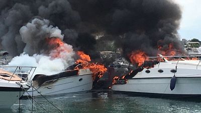 Incendio su barca a P.Cesareo, un ferito