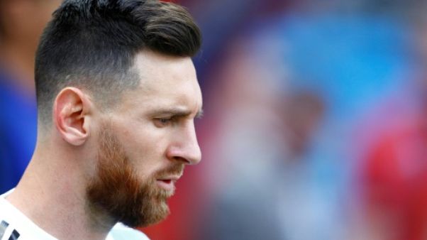 Argentine: Lionel Messi quitte le groupe seul Argentine: Lionel Messi quitte le groupe seul