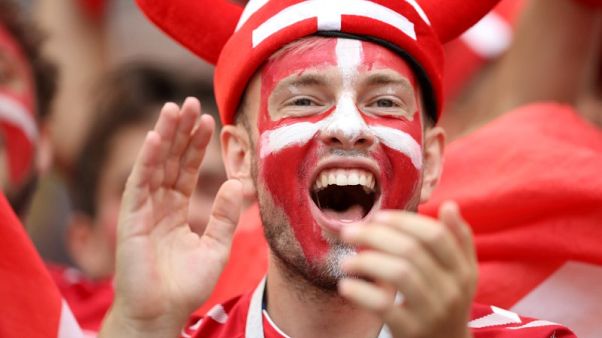 جماهير دنمركية بينهم وزيرة تغيب عن لقاء كرواتيا بعد إلغاء رحلتها جماهير دنمركية بينهم وزيرة تغيب عن لقاء كرواتيا بعد إلغاء رحلتها