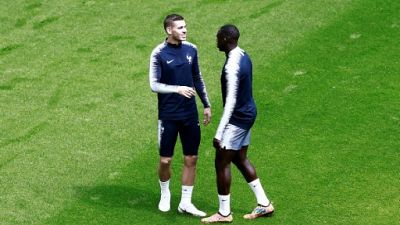 France: "pas de gros souci" pour les trois latéraux touchés, selon Stéphan France: "pas de gros souci" pour les trois latéraux touchés, selon Stéphan