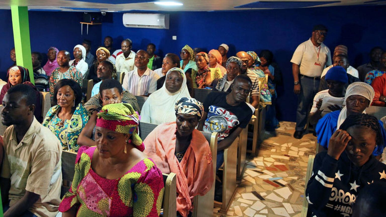 Outside the law - Nigerians turn to radio show for justice