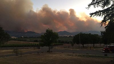 اتساع نطاق حرائق الغابات في كاليفورنيا ومئات المنازل في خطر
