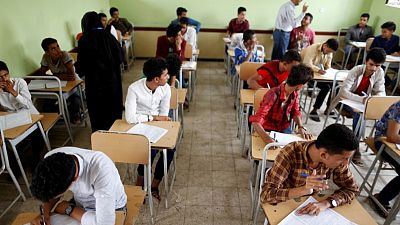 الحرب تجبر طلاب مدارس ثانوية باليمن على النزوح إلى صنعاء لأداء الامتحانات