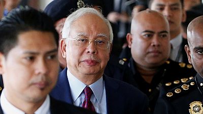 مصحح- رئيس وزراء ماليزيا السابق يدفع ببراءته من تهم خيانة الأمانة واستغلال السلطة